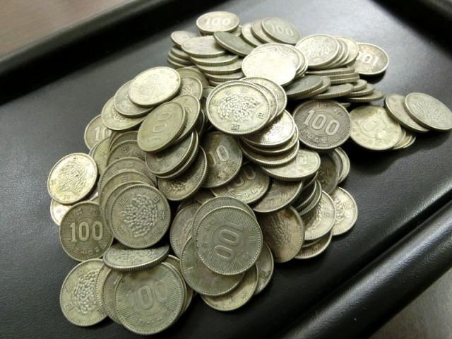100円　硬貨