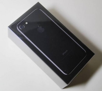 iPhone 7 アイフォン7　ジェットブラック　128GB　スマートフォン