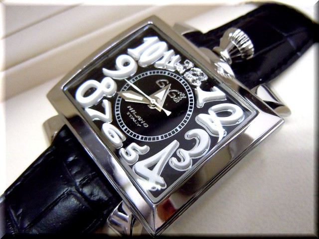 箱ケースピンクベルトありガガミラノ　ナポレオーネ　腕時計