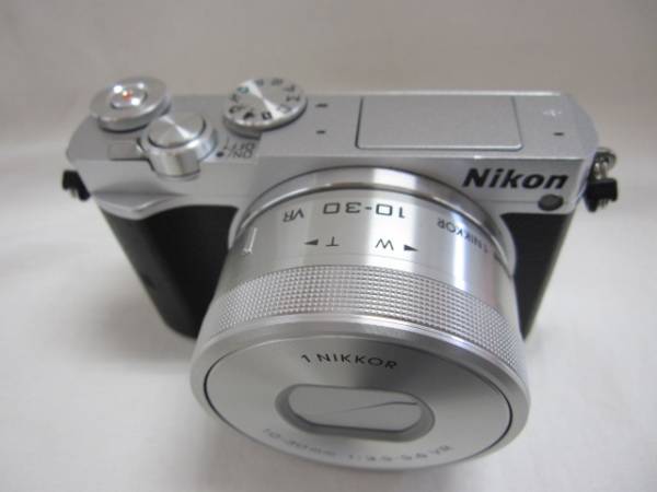 Nikon ニコン Nikon 1 J5 本体 シルバー 10-30mm　ズームレンズ
