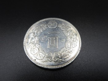 ☆古銭☆ 新1円銀貨 (小型) 丸銀左打 明治28年(1895年) 日本 一圓銀貨